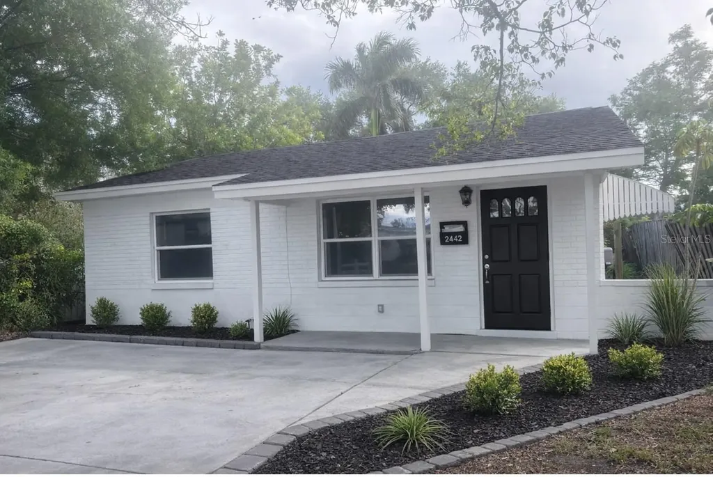 2442 40th Avenue N St Petersburg FL 33714