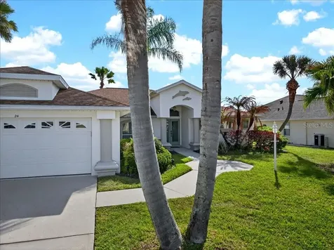 24 Clarendon Court N Palm Coast FL 32137