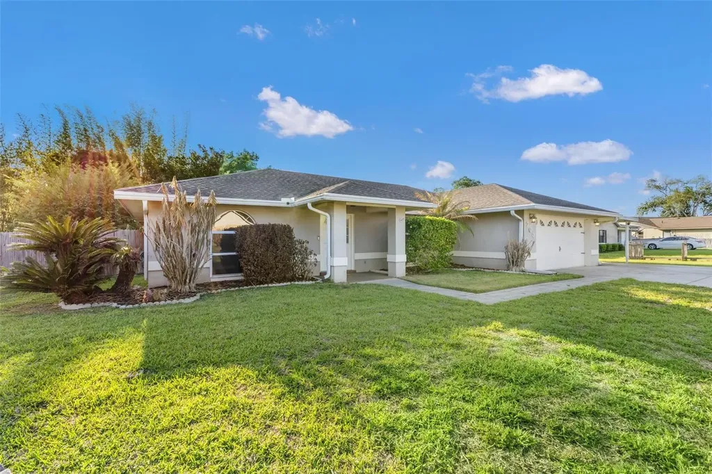 703 Scott Lake Village S Lakeland FL 33813