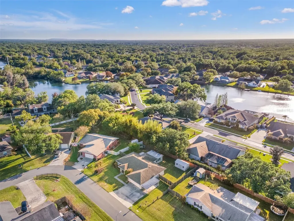 703 Scott Lake Village S Lakeland FL 33813