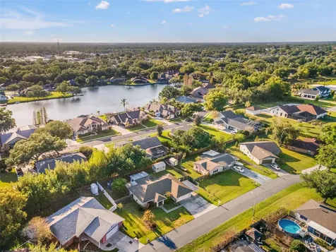 703 Scott Lake Village S Lakeland FL 33813