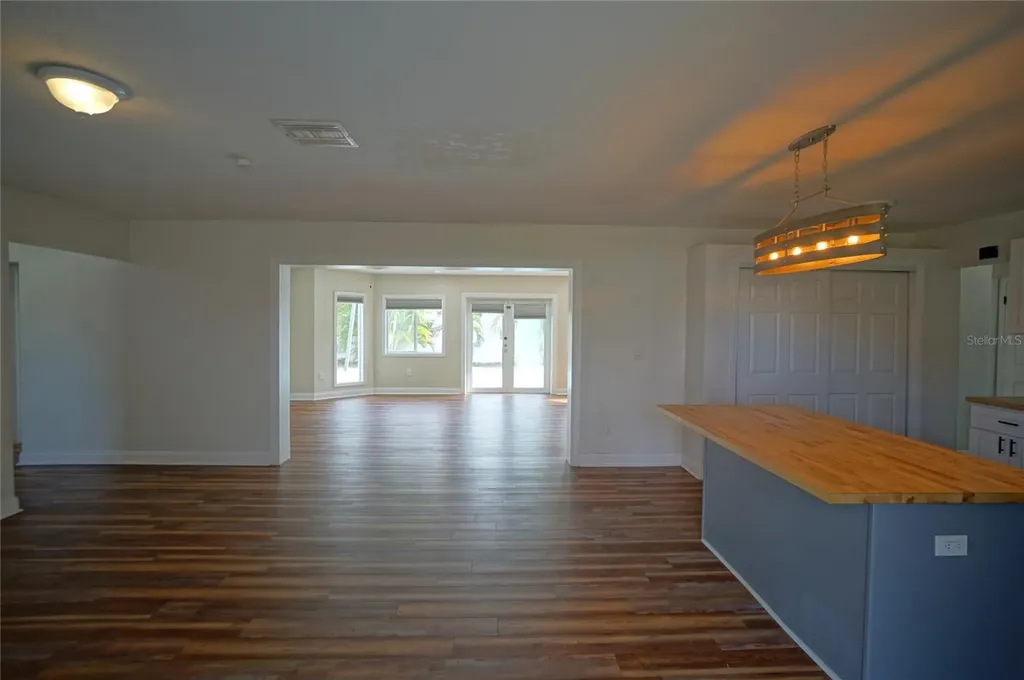 7325 10th Street N St Petersburg FL 33702