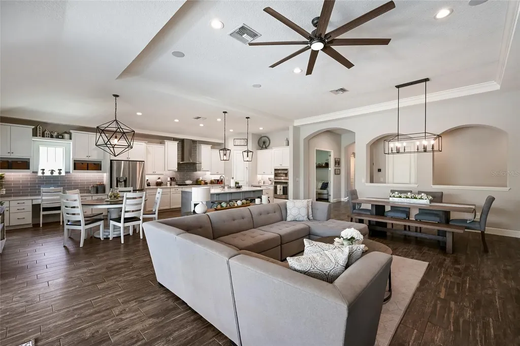 6117 Shadowlake Drive Apollo Beach FL 33572