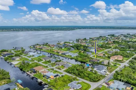 2555 Dixon Terrace Port Charlotte FL 33981