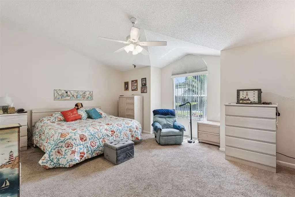 25933 Newcombe Circle Leesburg FL 34748