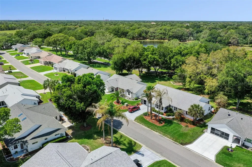 25933 Newcombe Circle Leesburg FL 34748