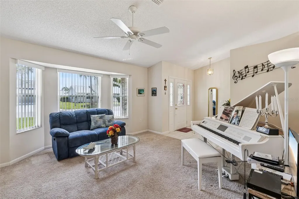 25933 Newcombe Circle Leesburg FL 34748