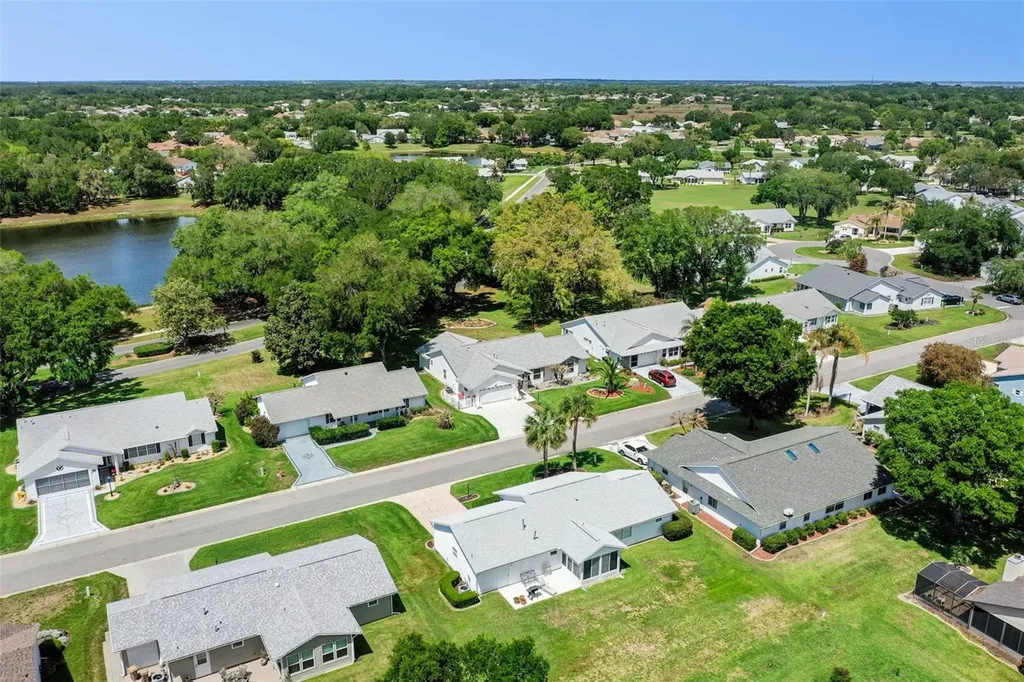 25933 Newcombe Circle Leesburg FL 34748