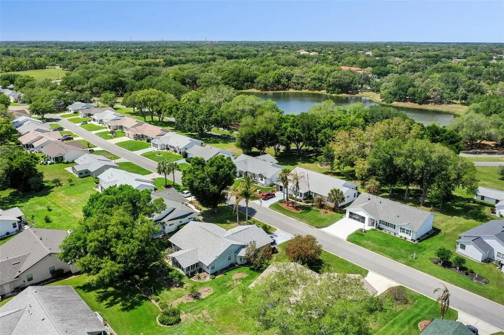 25933 Newcombe Circle Leesburg FL 34748
