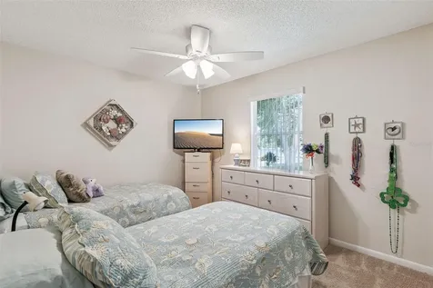 25933 Newcombe Circle Leesburg FL 34748