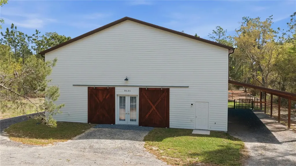 8121 County Road 243b Wildwood FL 34785