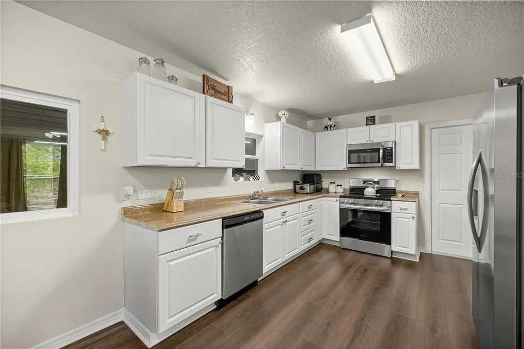 8121 County Road 243b Wildwood FL 34785