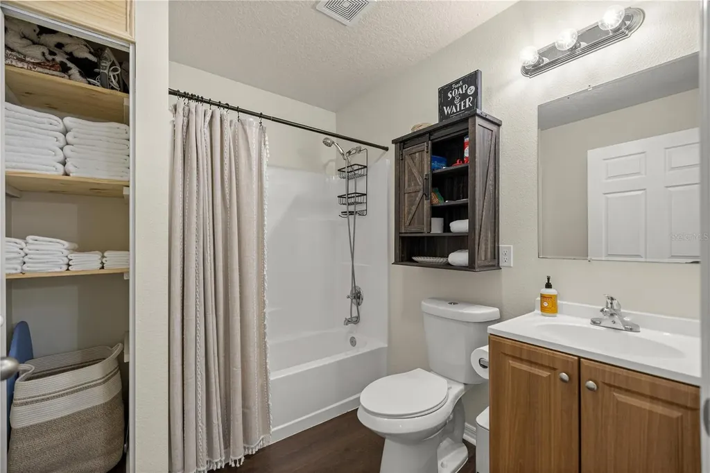 8121 County Road 243b Wildwood FL 34785