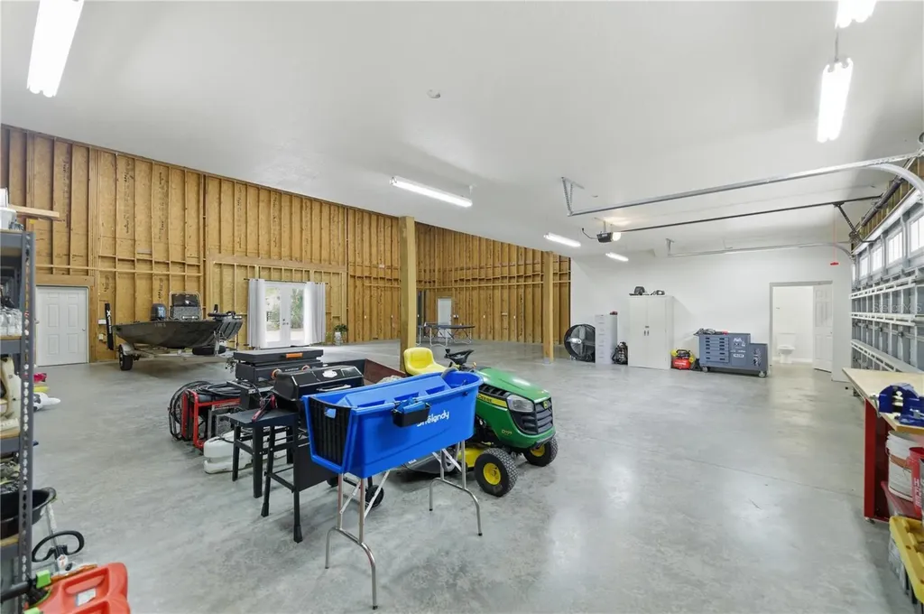 8121 County Road 243b Wildwood FL 34785