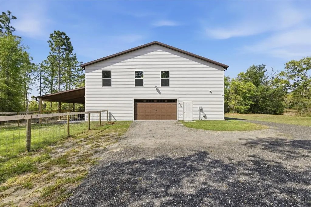 8121 County Road 243b Wildwood FL 34785