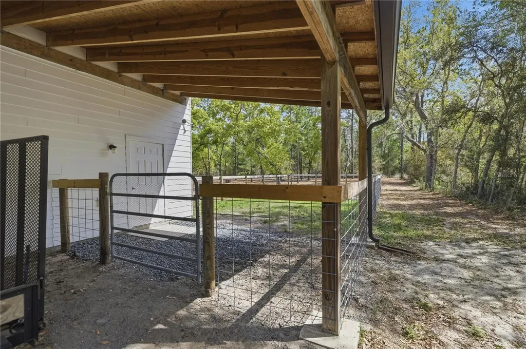 8121 County Road 243b Wildwood FL 34785