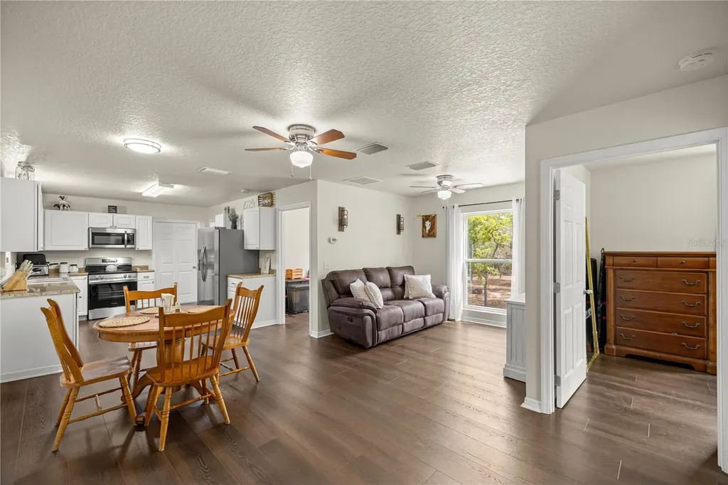 8121 County Road 243b Wildwood FL 34785