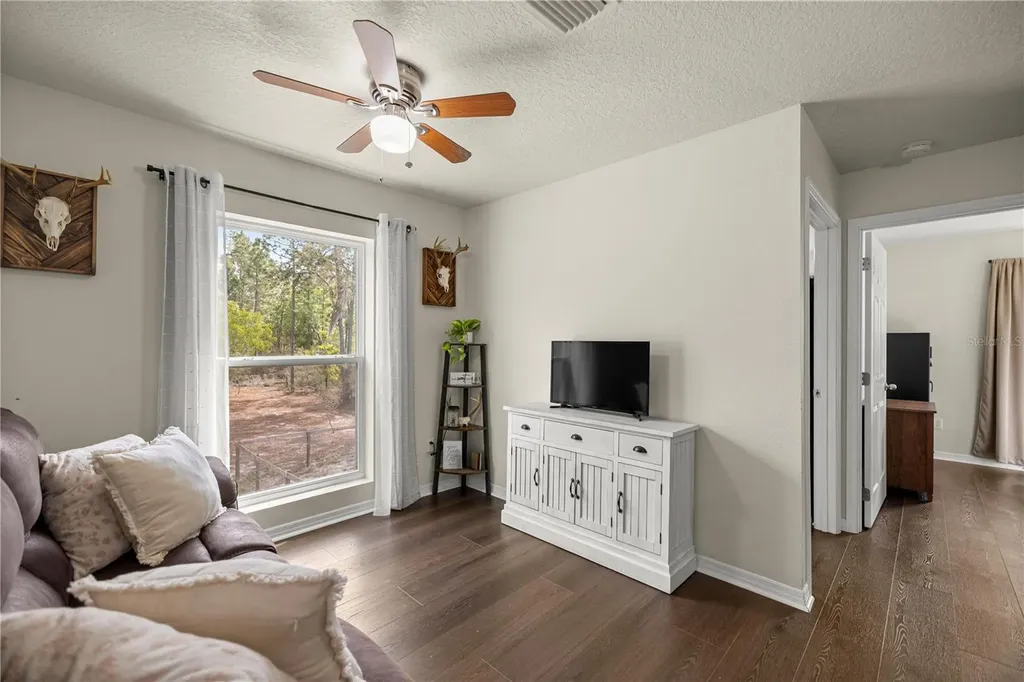 8121 County Road 243b Wildwood FL 34785