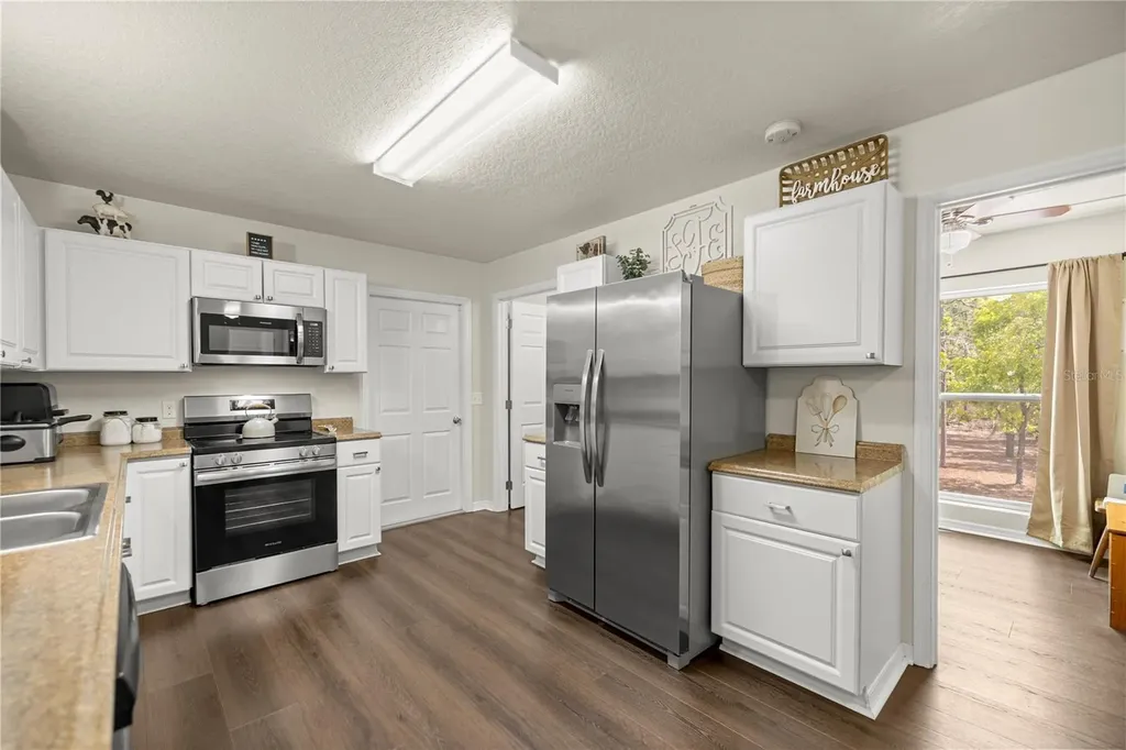 8121 County Road 243b Wildwood FL 34785