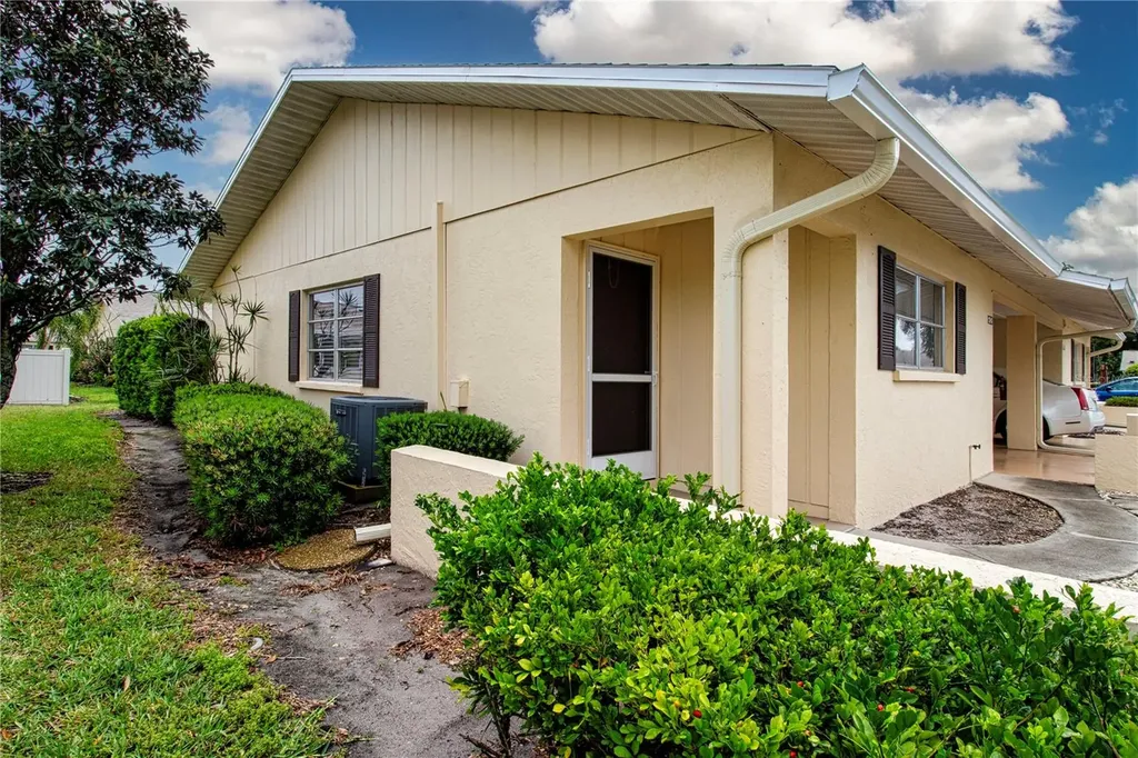390 301 Boulevard W Bradenton FL 34205