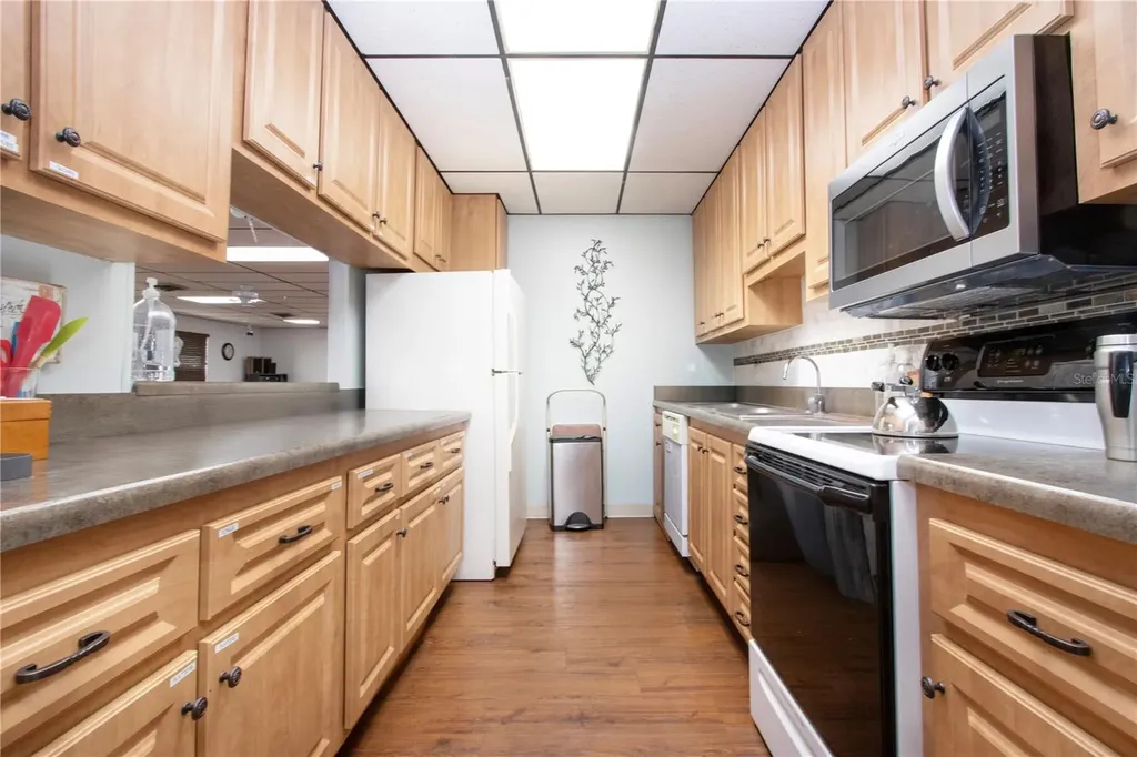 390 301 Boulevard W Bradenton FL 34205