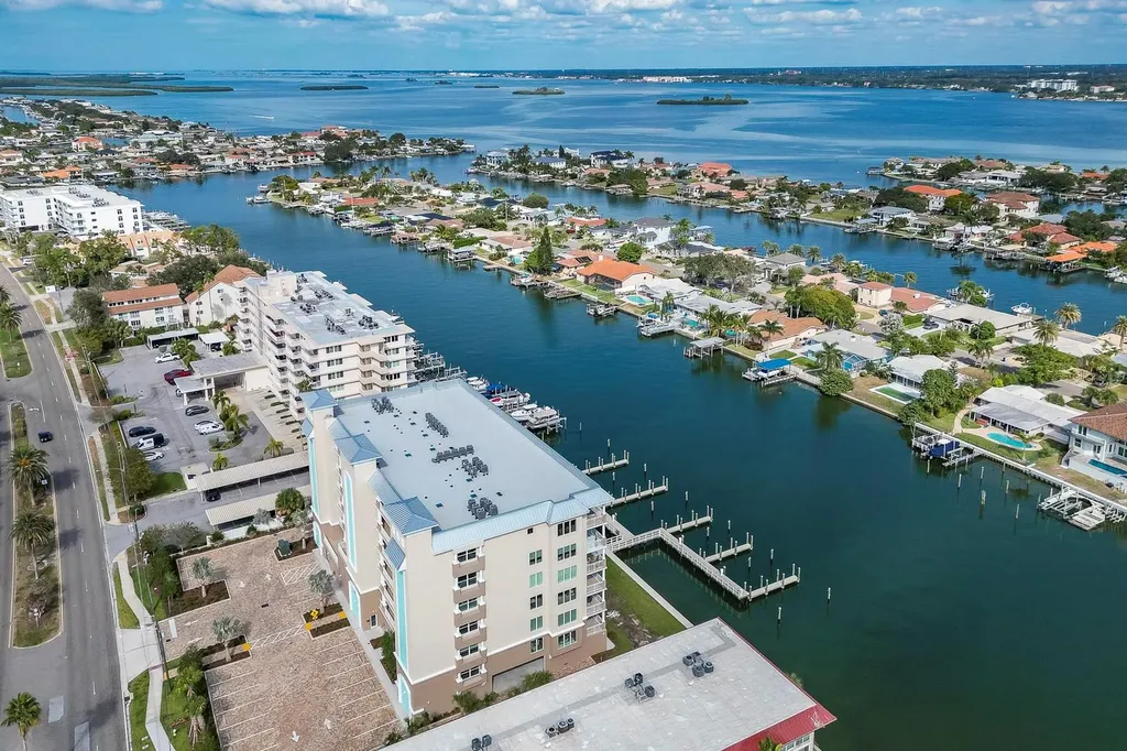 125 Island Way Clearwater Beach FL 33767