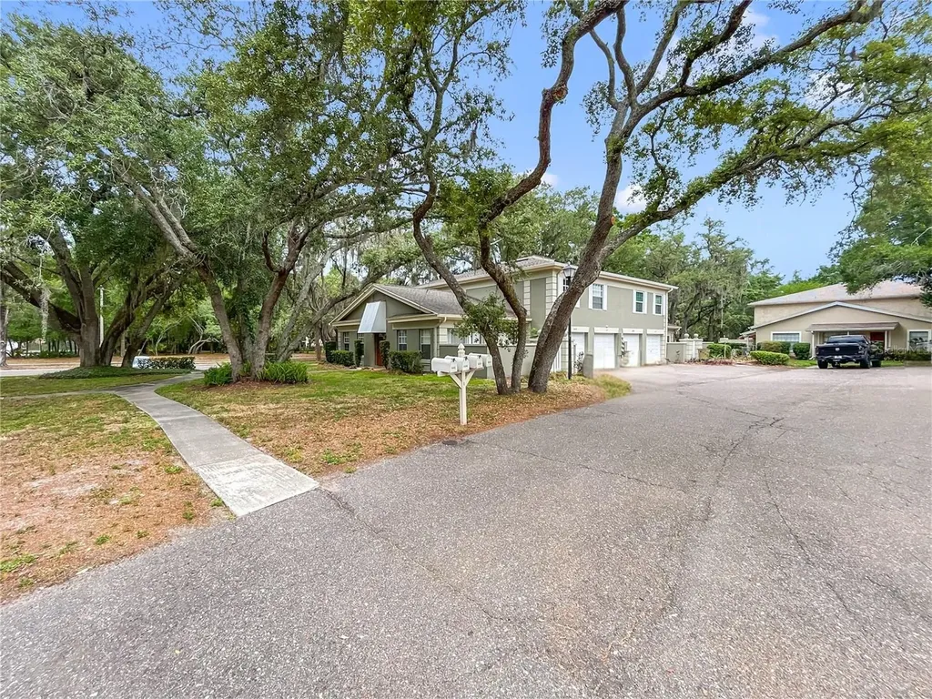 6206 Greenleaf Lane Tampa FL 33617
