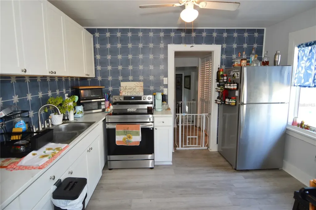 2852 60th Avenue N St Petersburg FL 33714