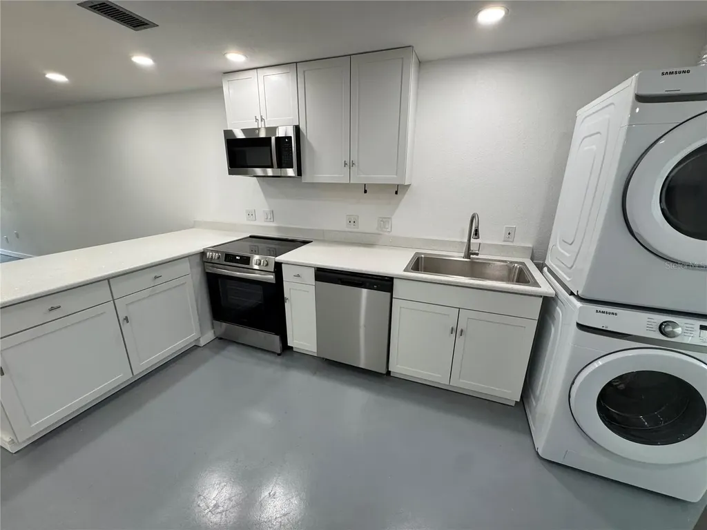 5720 13th Avenue N St Petersburg FL 33710
