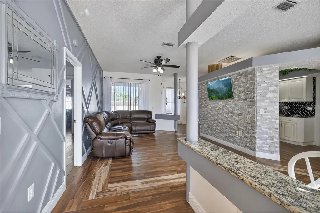 4613 Mariner Boulevard Spring Hill FL 34609