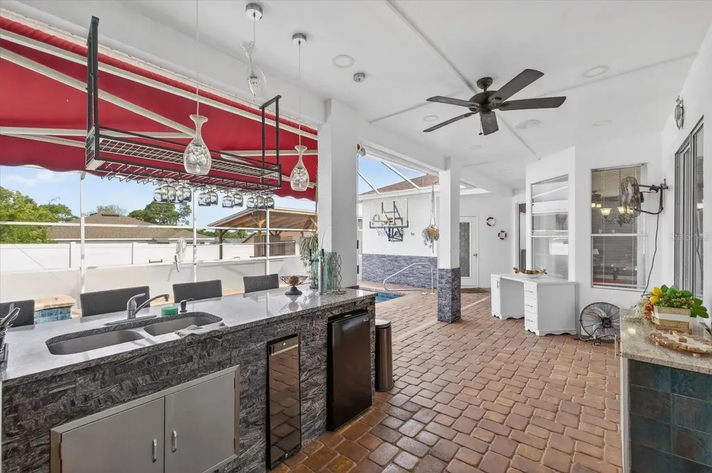 4613 Mariner Boulevard Spring Hill FL 34609