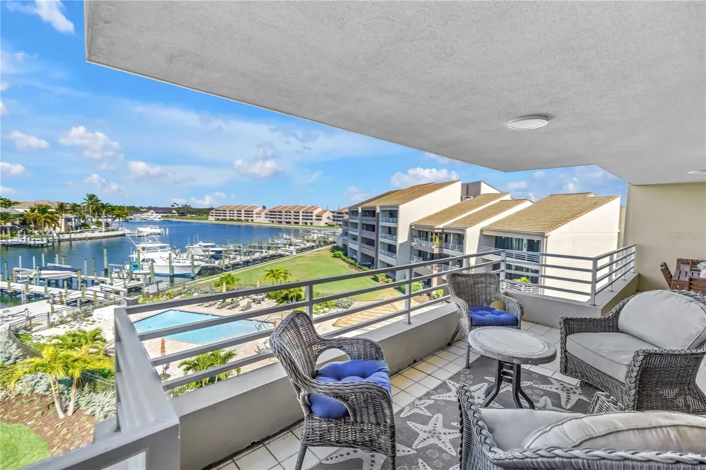 2795 Kipps Colony Drive S St Petersburg FL 33707