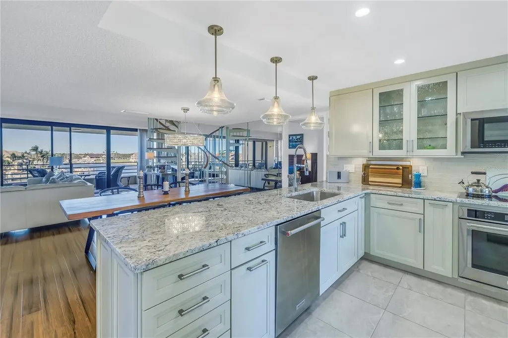 2795 Kipps Colony Drive S St Petersburg FL 33707