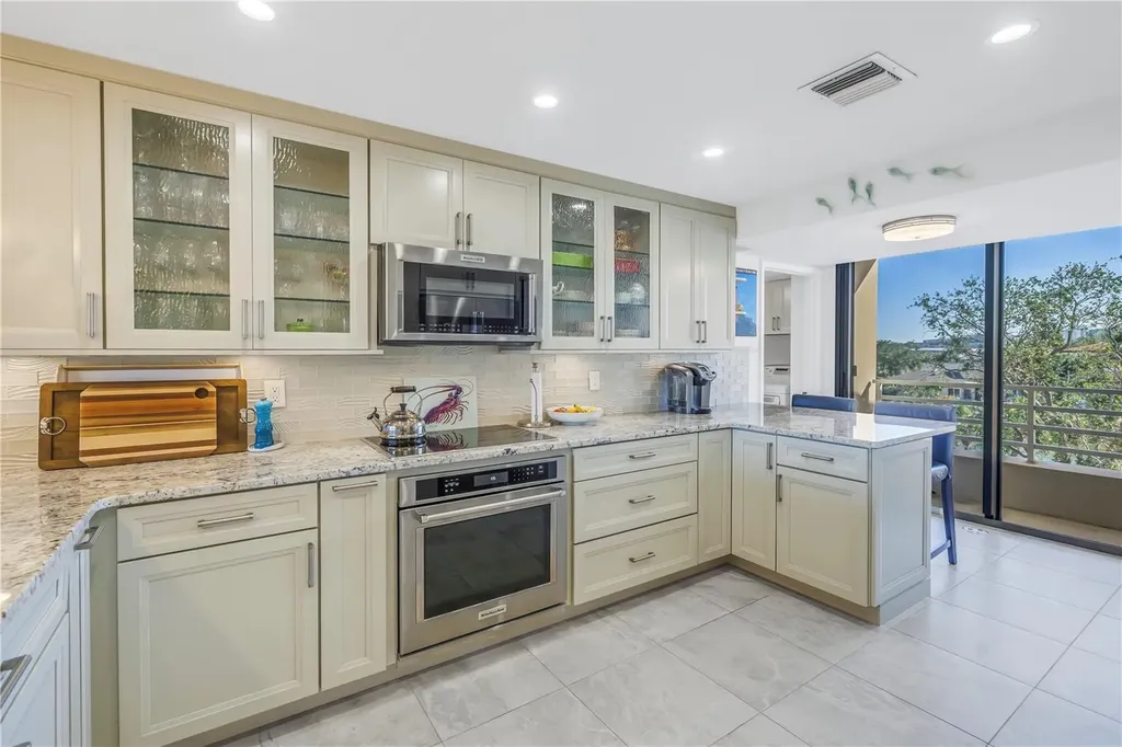 2795 Kipps Colony Drive S St Petersburg FL 33707