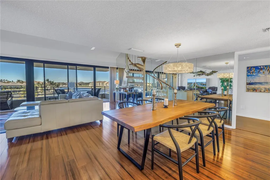 2795 Kipps Colony Drive S St Petersburg FL 33707