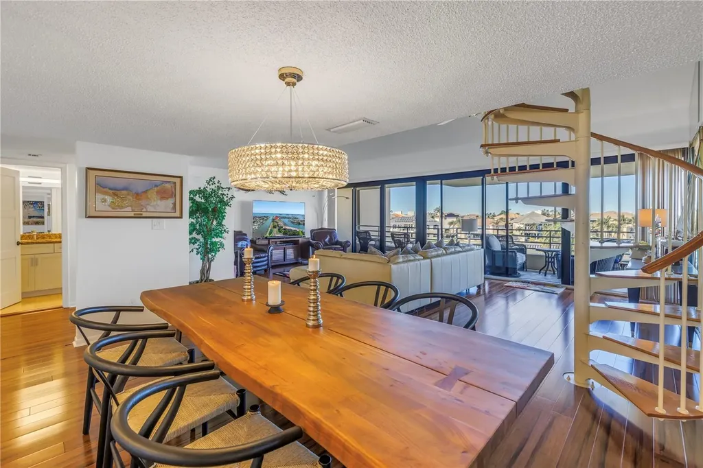 2795 Kipps Colony Drive S St Petersburg FL 33707