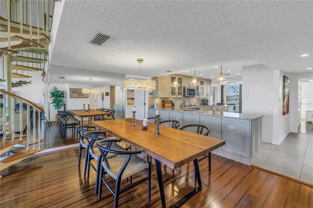 2795 Kipps Colony Drive S St Petersburg FL 33707