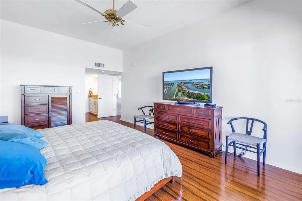 2795 Kipps Colony Drive S St Petersburg FL 33707