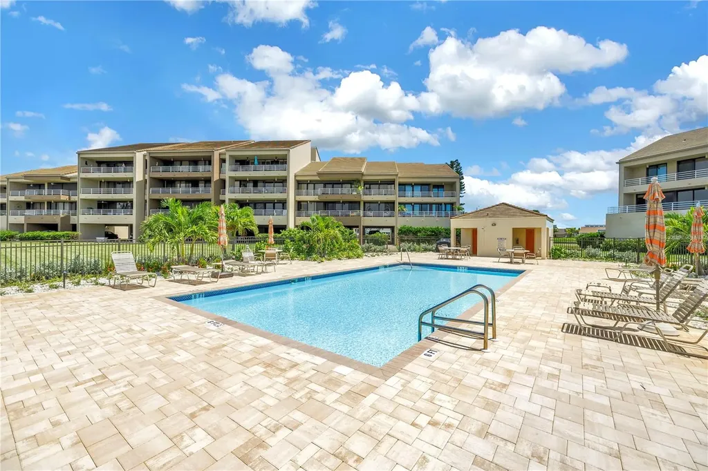 2795 Kipps Colony Drive S St Petersburg FL 33707