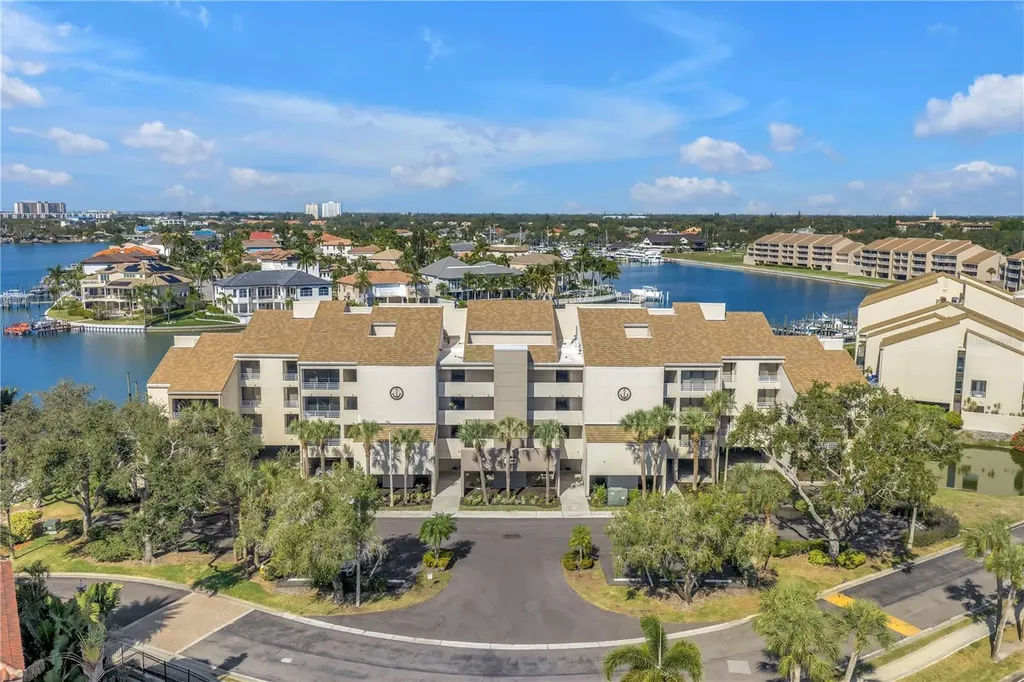 2795 Kipps Colony Drive S St Petersburg FL 33707