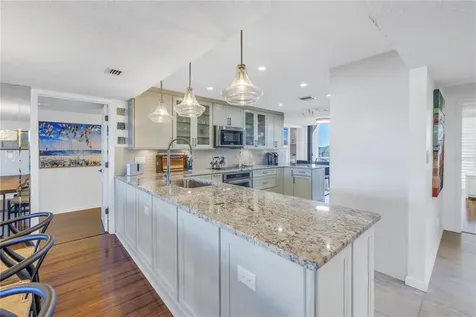 2795 Kipps Colony Drive S St Petersburg FL 33707