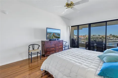 2795 Kipps Colony Drive S St Petersburg FL 33707
