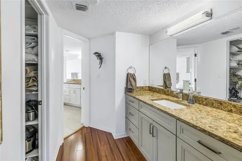 2795 Kipps Colony Drive S St Petersburg FL 33707