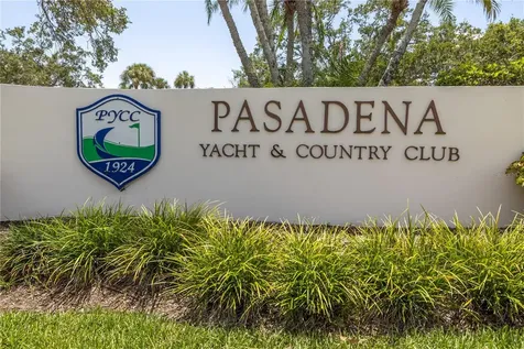 2795 Kipps Colony Drive S St Petersburg FL 33707