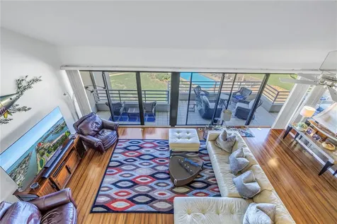 2795 Kipps Colony Drive S St Petersburg FL 33707