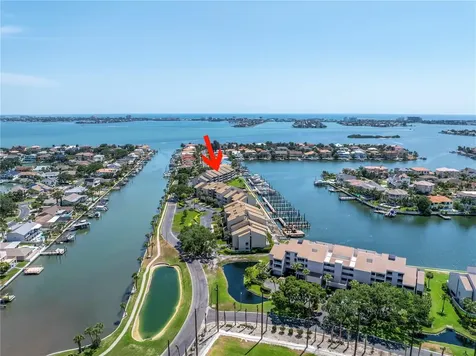 2795 Kipps Colony Drive S St Petersburg FL 33707