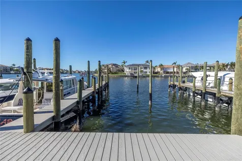 2795 Kipps Colony Drive S St Petersburg FL 33707