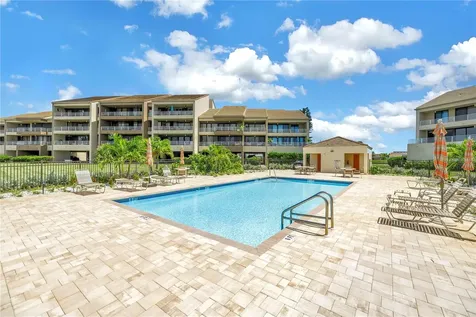 2795 Kipps Colony Drive S St Petersburg FL 33707