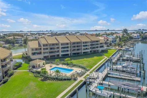 2795 Kipps Colony Drive S St Petersburg FL 33707