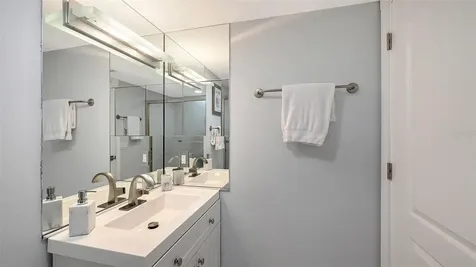 706 Bayport Way Longboat Key FL 34228